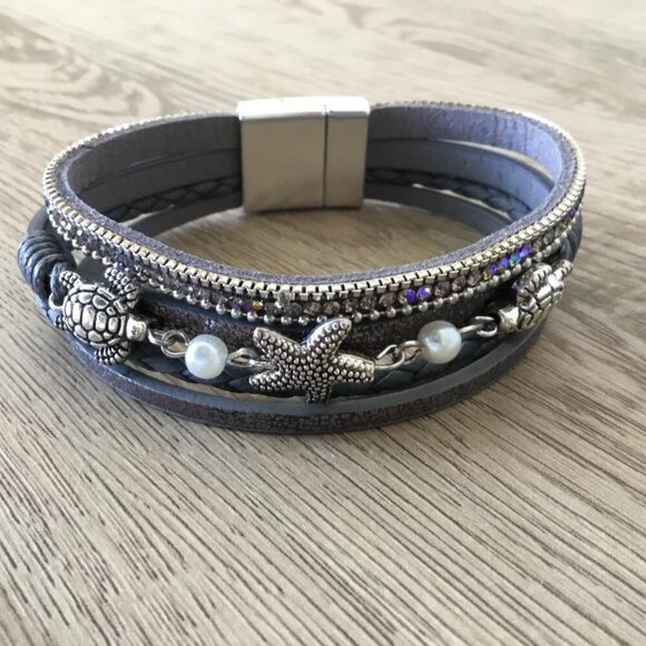 Starfish Turtle Pearl Bangle Bracelet Captures Marine Life in Zinc Alloy in Box - Picture 4 of 6